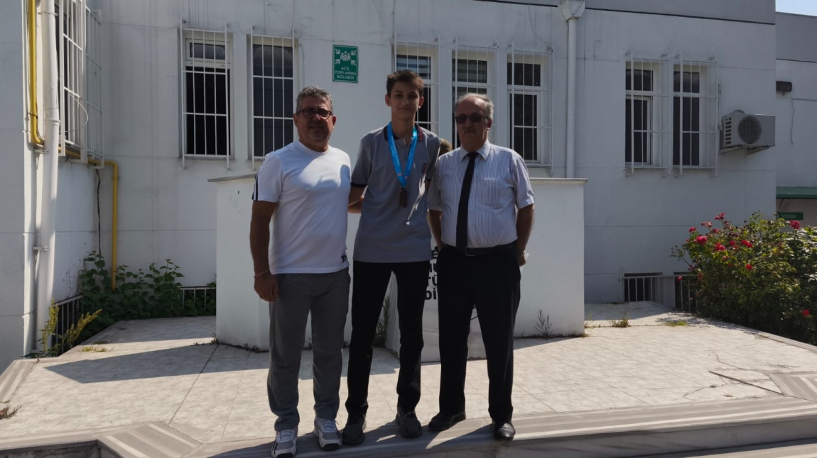 ÖĞRENCİMİZ REİS SÖNMEZ PREMİER KARATE LİGİNDE TÜRKİYE ÜÇÜNCÜSÜ OLDU..